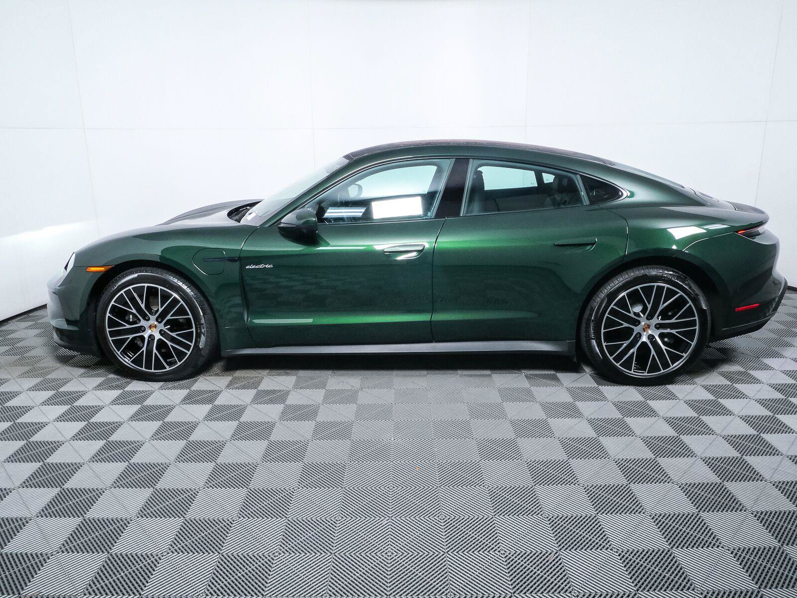 Certified 2025 Porsche Taycan AWD/4WD image 2