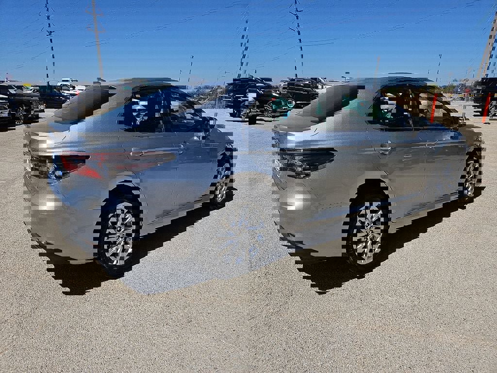 Used 2022 Toyota Camry LE image 8