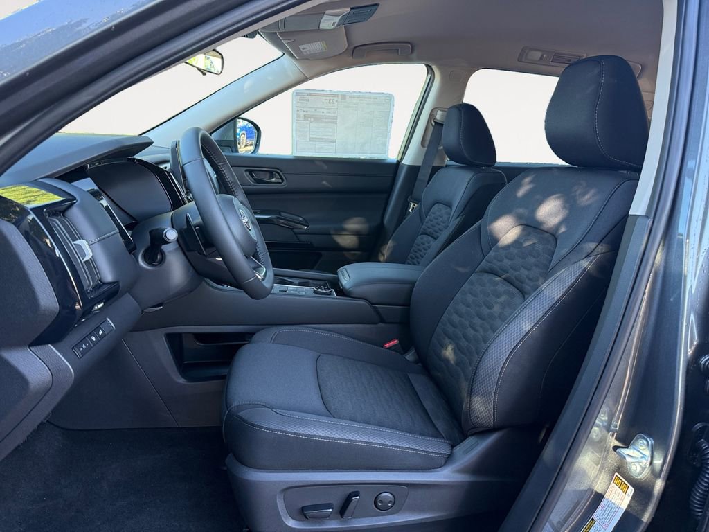 New 2025 Nissan Pathfinder SV image 9