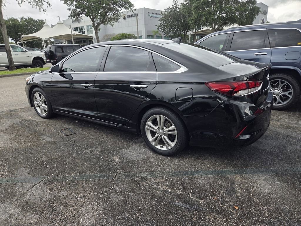 Used 2019 Hyundai Sonata Limited w/ Ultimate Package 04 FWD image 4