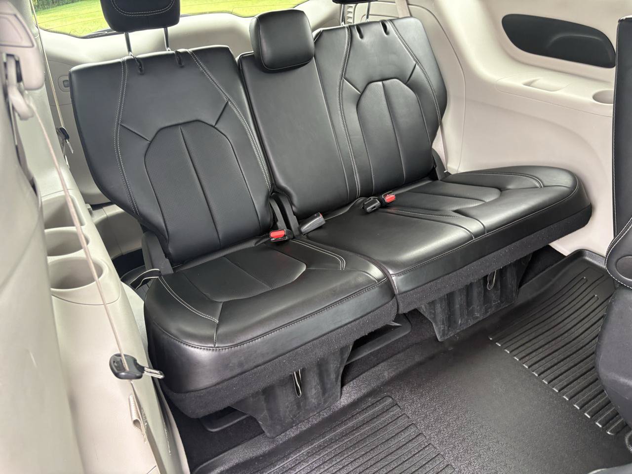 Used 2024 Chrysler Pacifica Limited FWD image 49