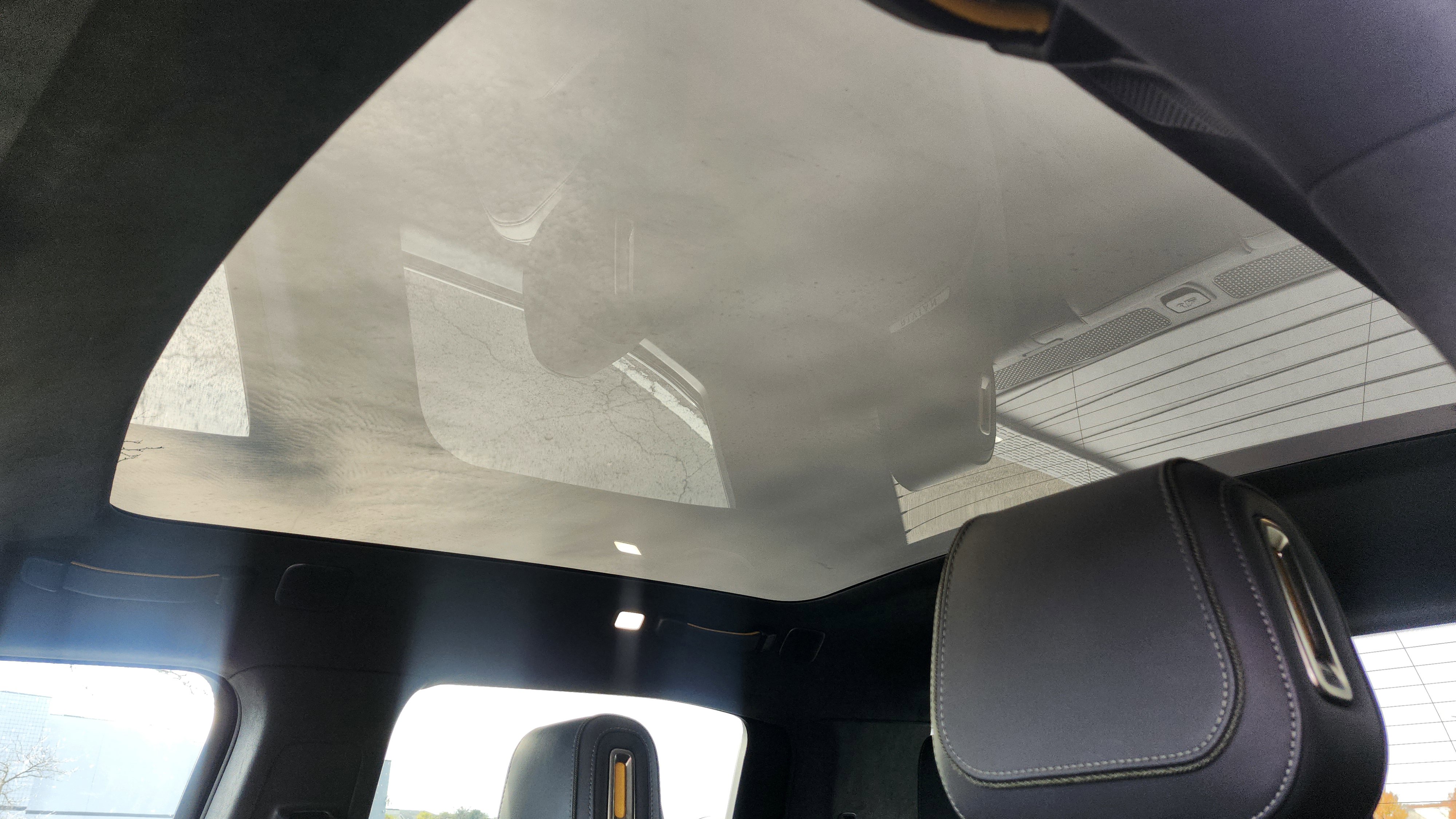 Used 2022 Rivian R1T Launch Edition image 2