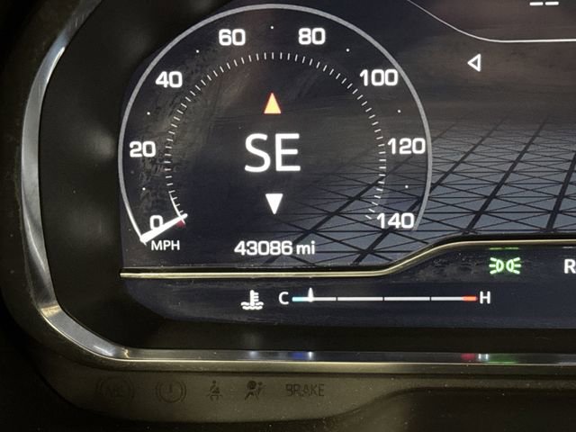 Used 2024 GMC Yukon XL SLT image 6