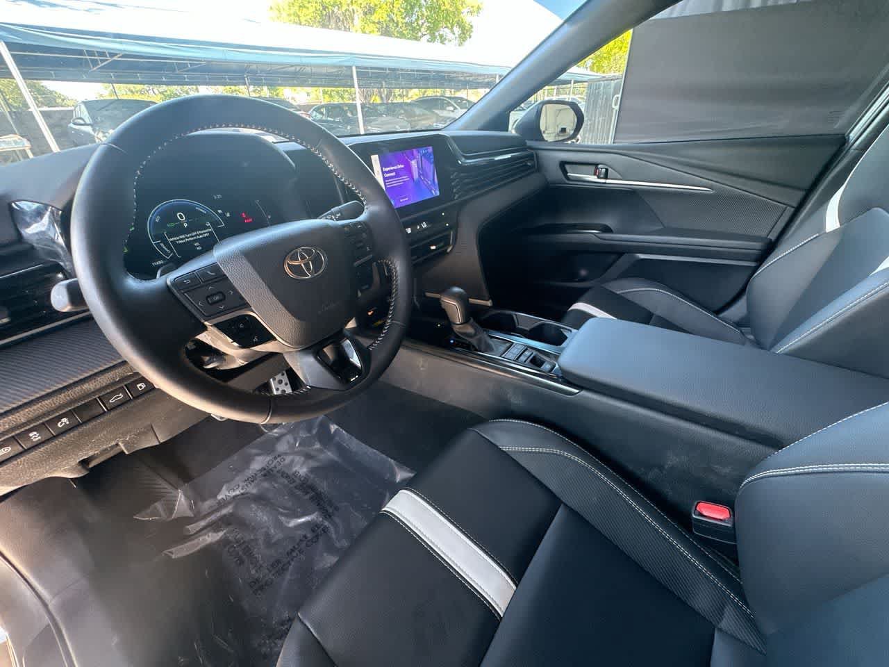 Used 2025 Toyota Camry SE w/ Convenience Package FWD image 13