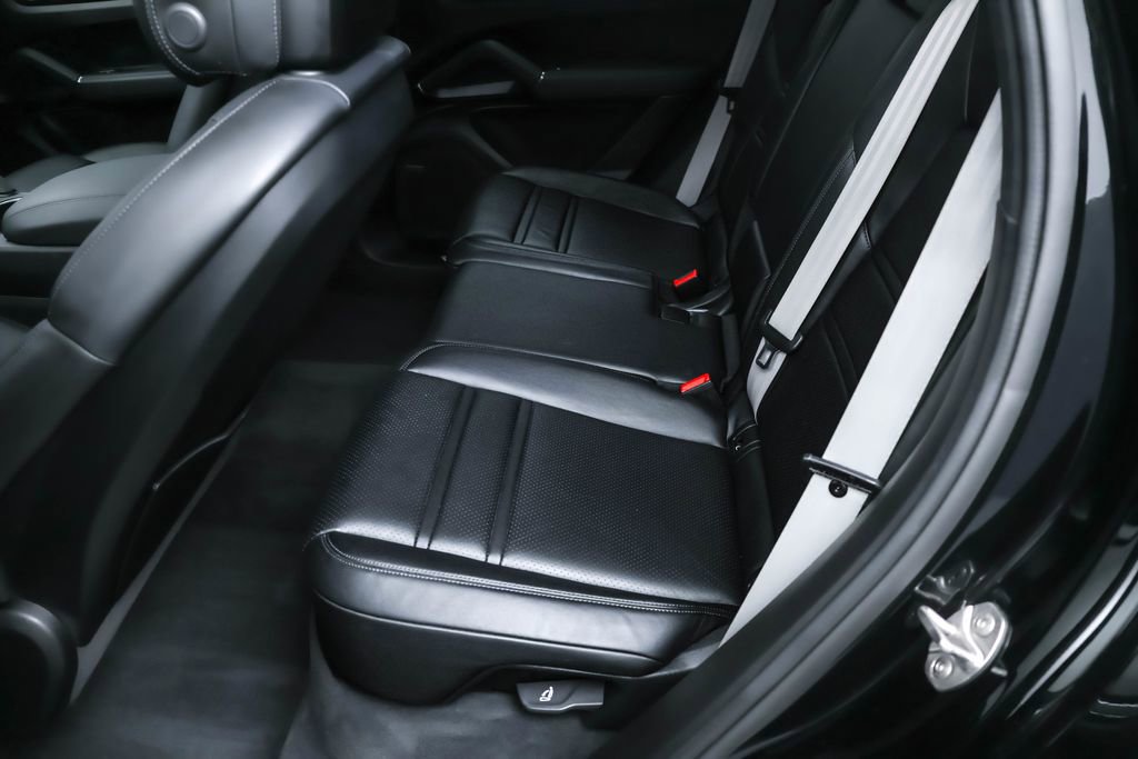 Used 2022 Porsche Cayenne Platinum Edition AWD/4WD image 25