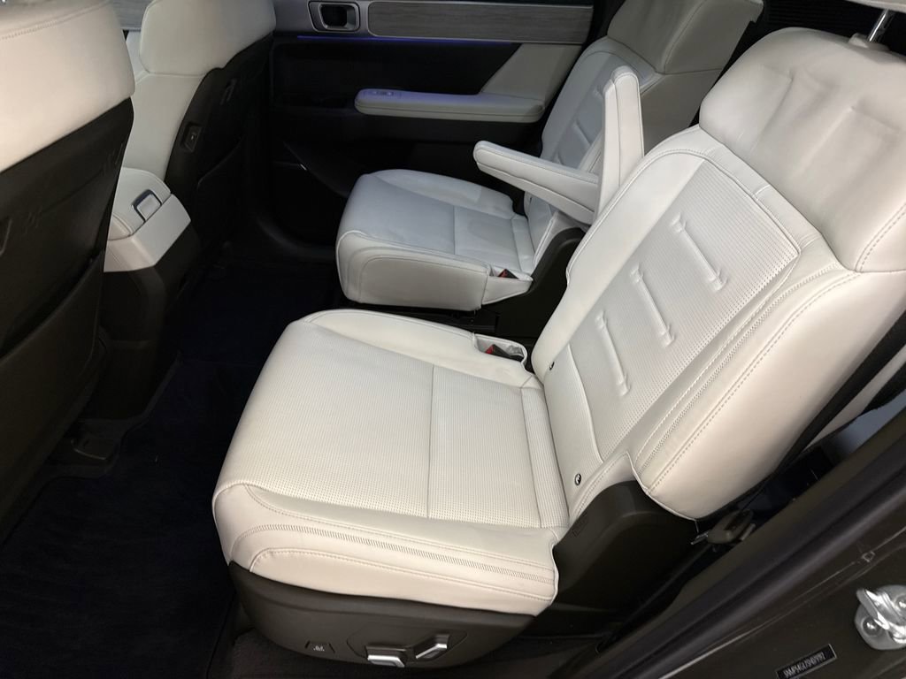 Used 2025 Hyundai Santa Fe Calligraphy FWD image 18