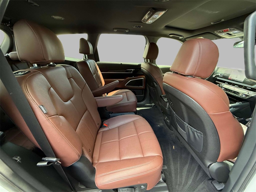 Used 2024 Kia Telluride EX w/ EX Captain's Chair Package image 16
