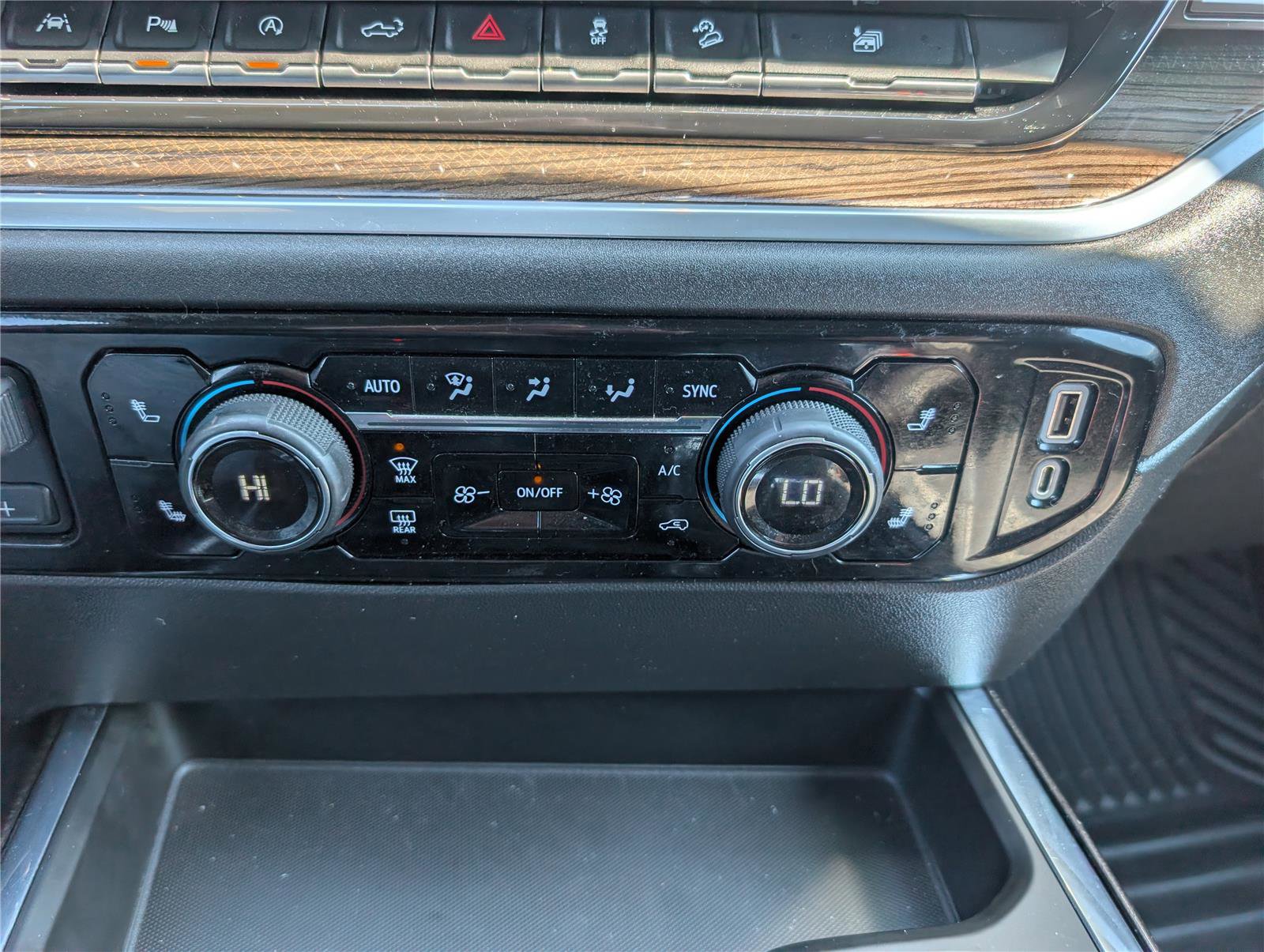 Used 2022 Chevrolet Silverado 1500 RST w/ Convenience Package II AWD/4WD image 26