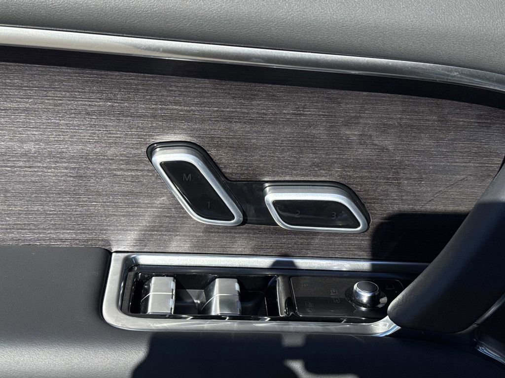 New 2025 Land Rover Range Rover SE image 28