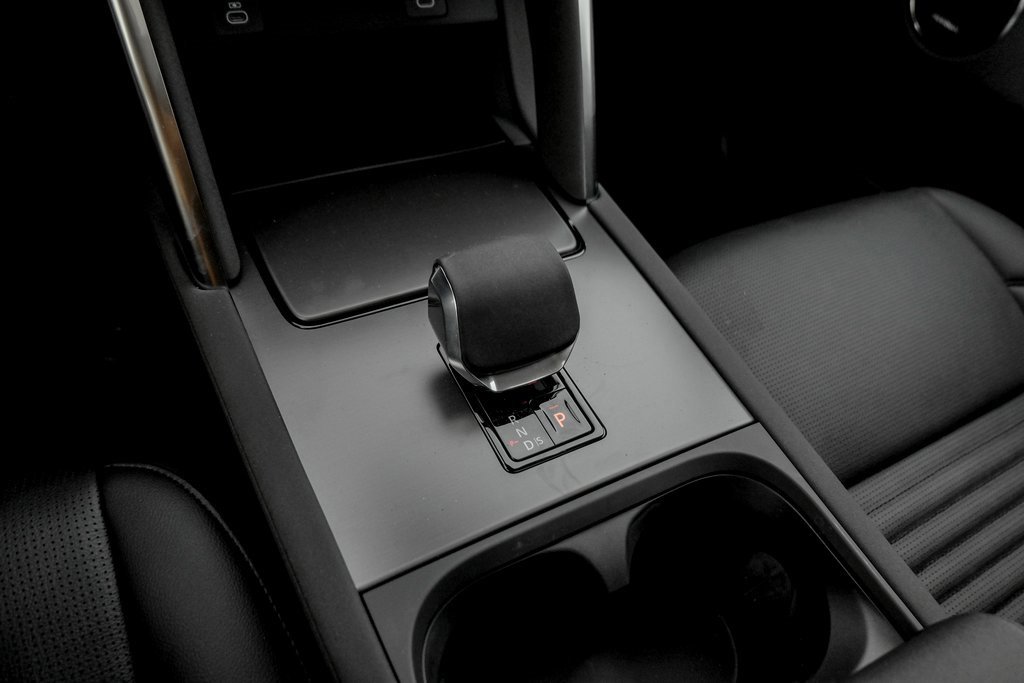 Used 2025 Land Rover Discovery Sport S image 15