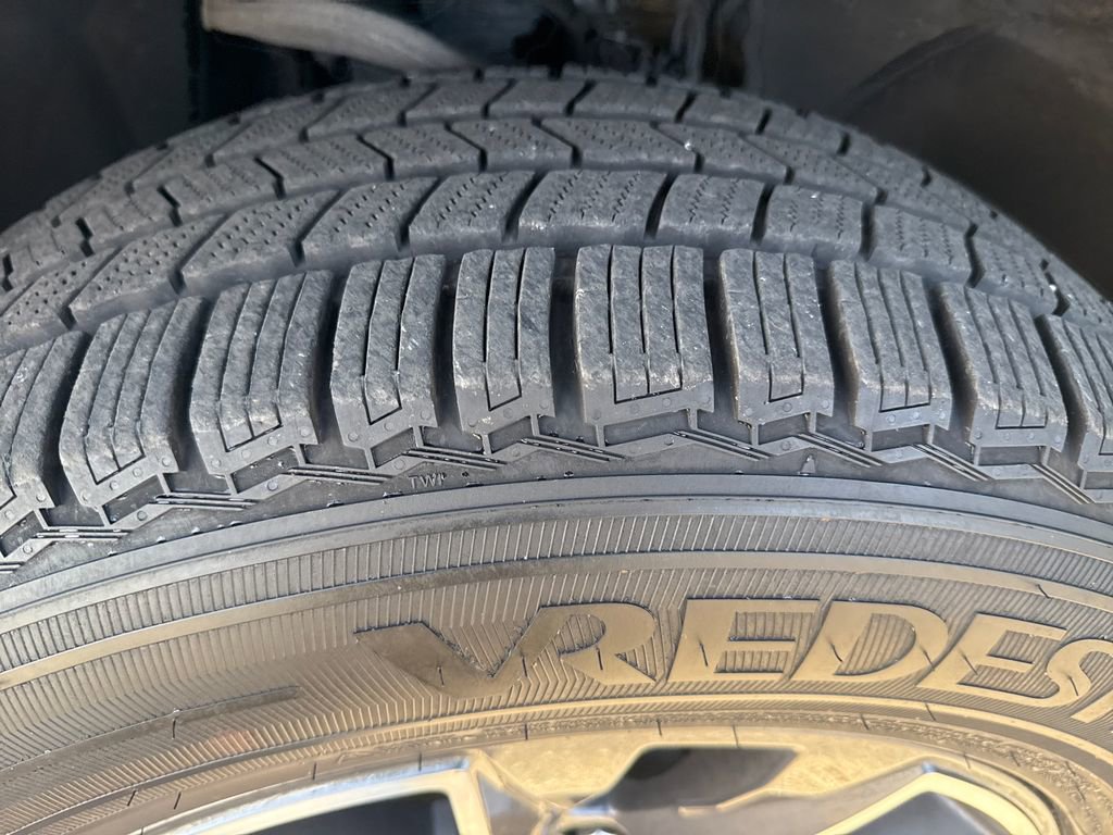 Used 2022 Chevrolet Suburban Z71 image 28