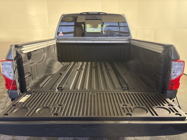 Used 2021 Nissan Titan SV w/ SV Convenience Package image 8