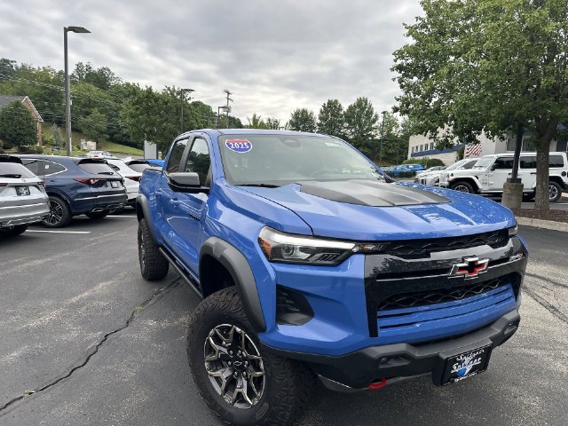 Used 2025 Chevrolet Colorado ZR2 w/ Technology Package AWD/4WD image 12