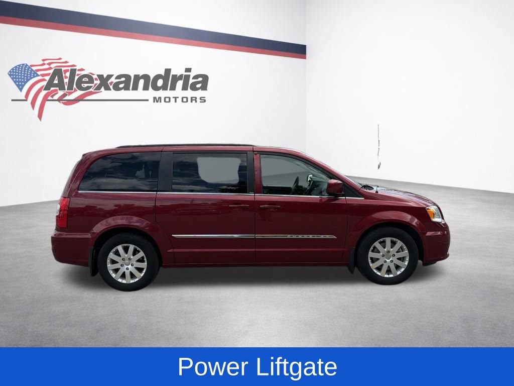 Used 2014 Chrysler Town & Country Touring FWD image 5
