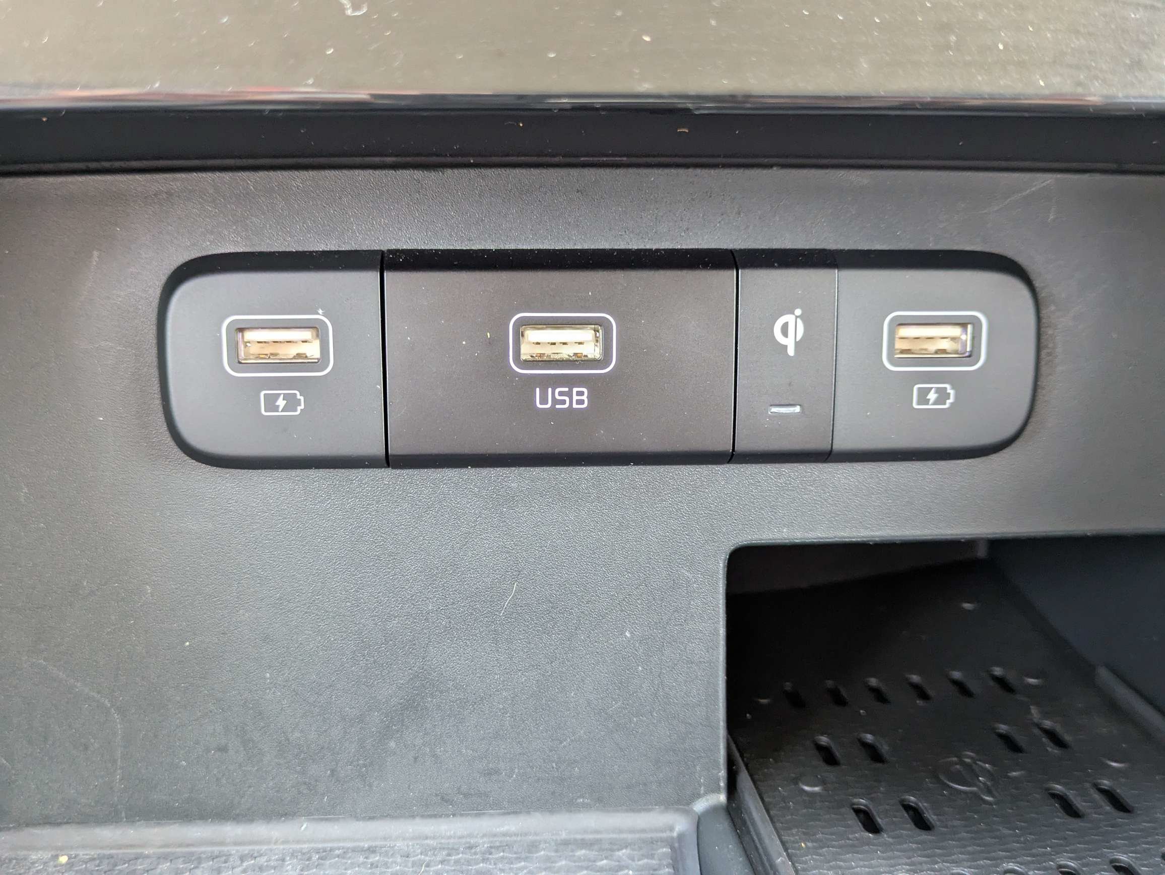 Certified 2024 Kia Carnival EX FWD image 28