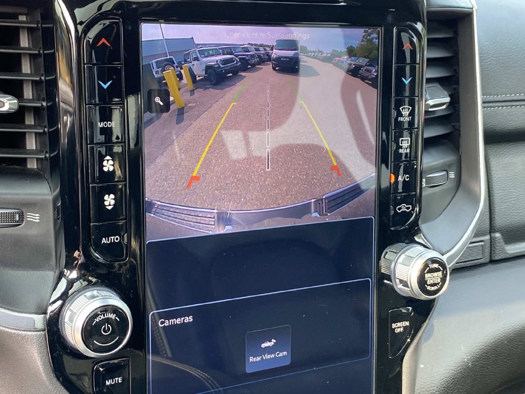 Used 2023 RAM 1500 Laramie AWD/4WD image 17