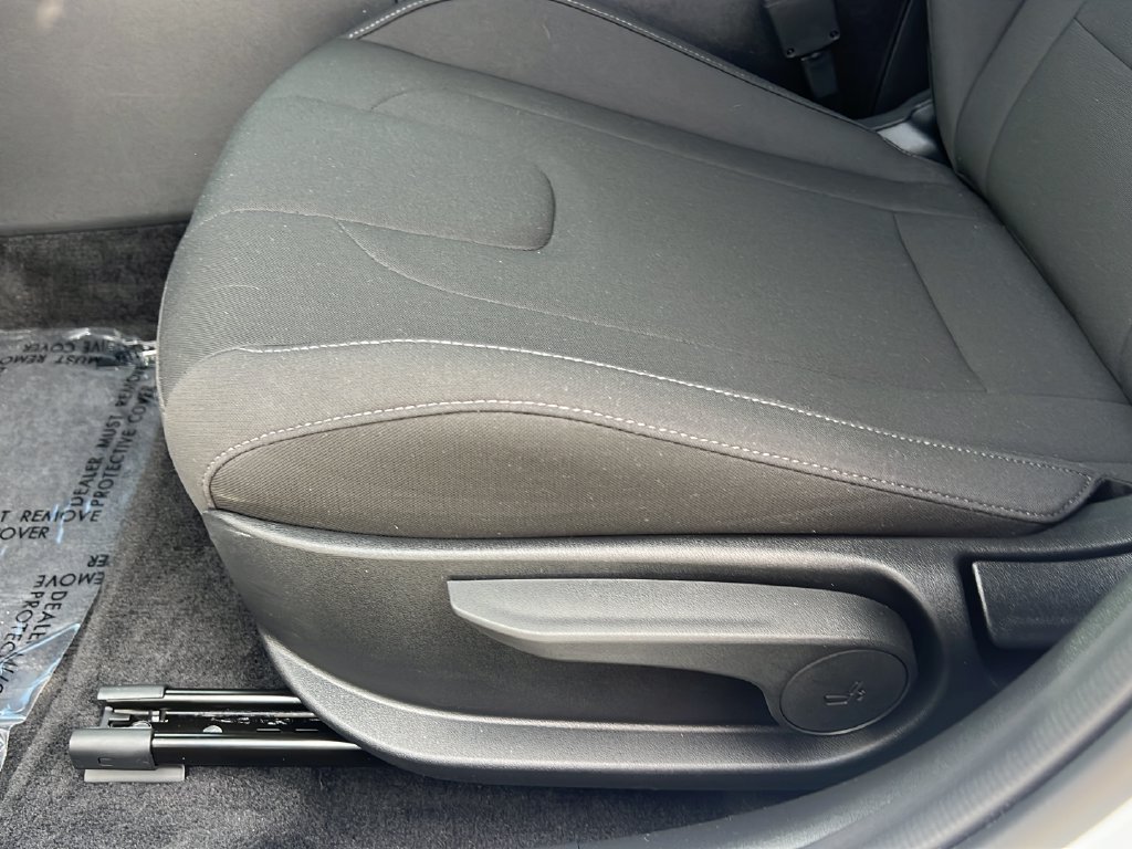 Used 2025 Hyundai Elantra SEL FWD image 15