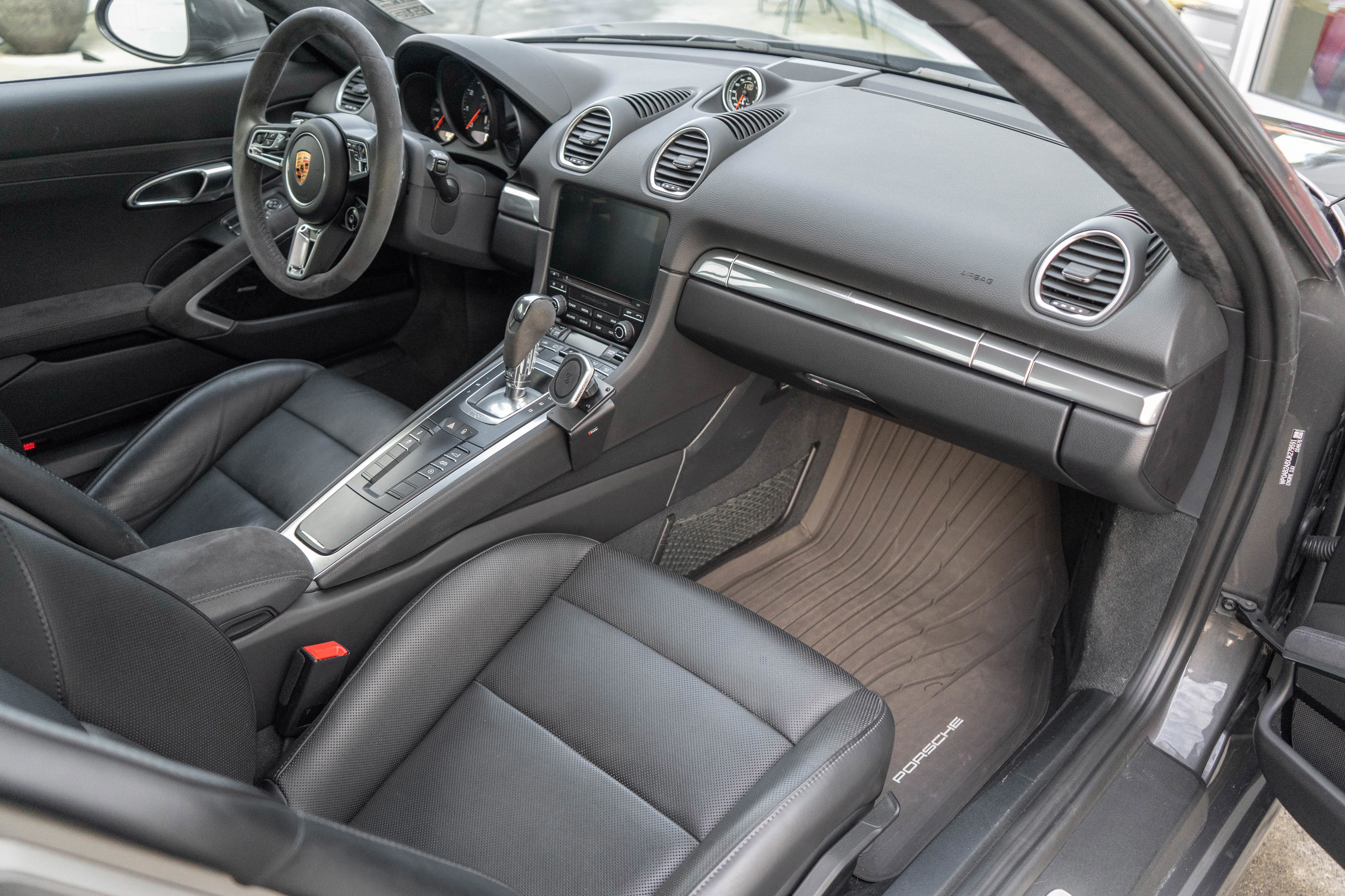 Used 2018 Porsche 718 Cayman GTS image 28
