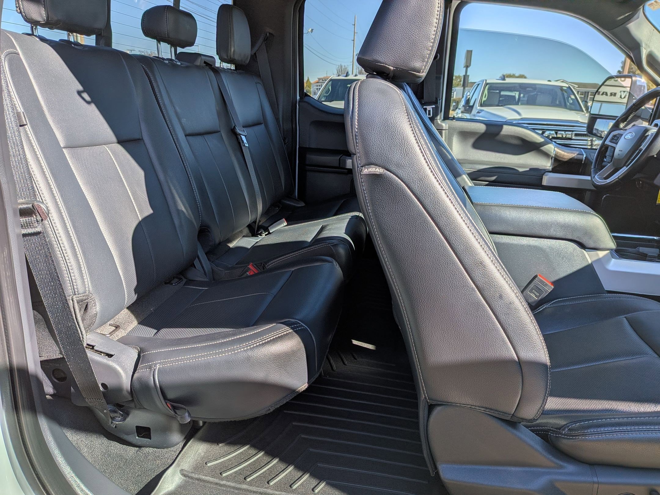 Used 2022 Ford F350 Lariat w/ Chrome Package image 32