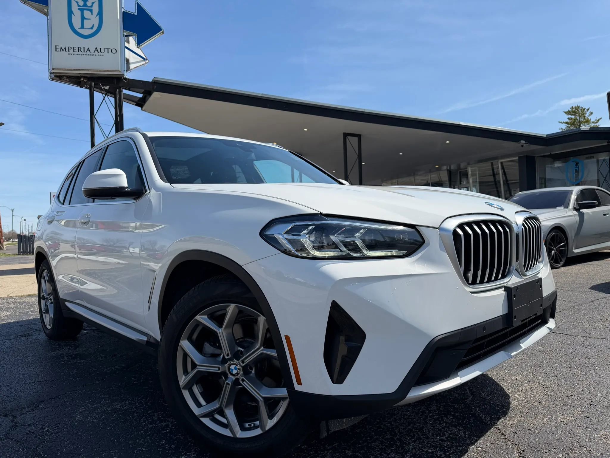 Used 2023 BMW X3 xDrive30i w/ Premium Essential Package AWD/4WD image 3