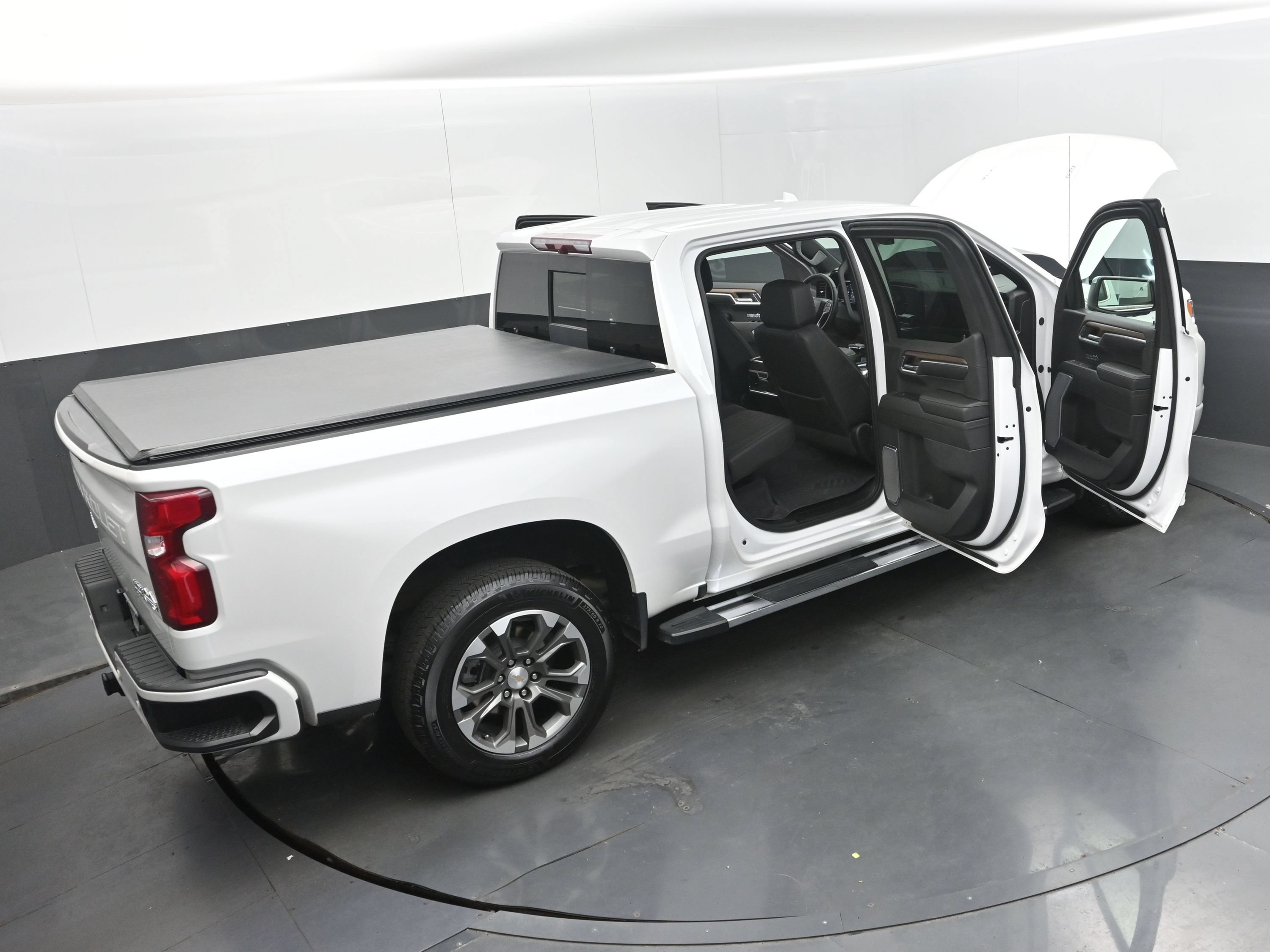 Used 2024 Chevrolet Silverado 1500 High Country w/ Z71 Off-Road Package AWD/4WD image 49