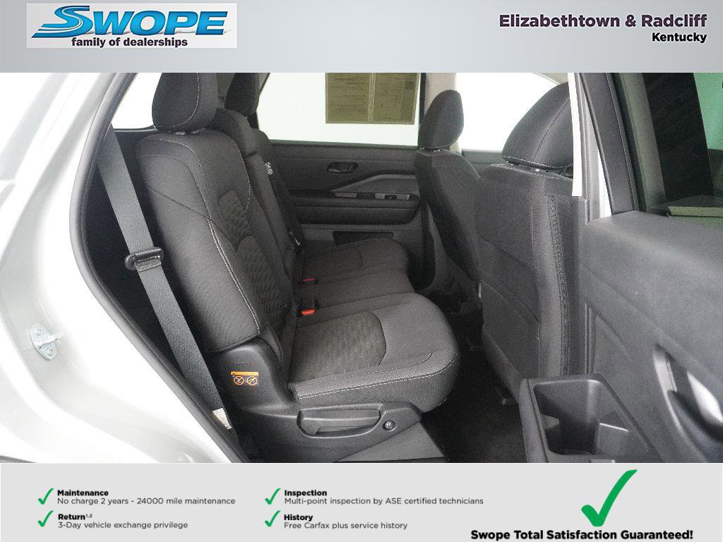 Used 2025 Nissan Pathfinder SV image 10
