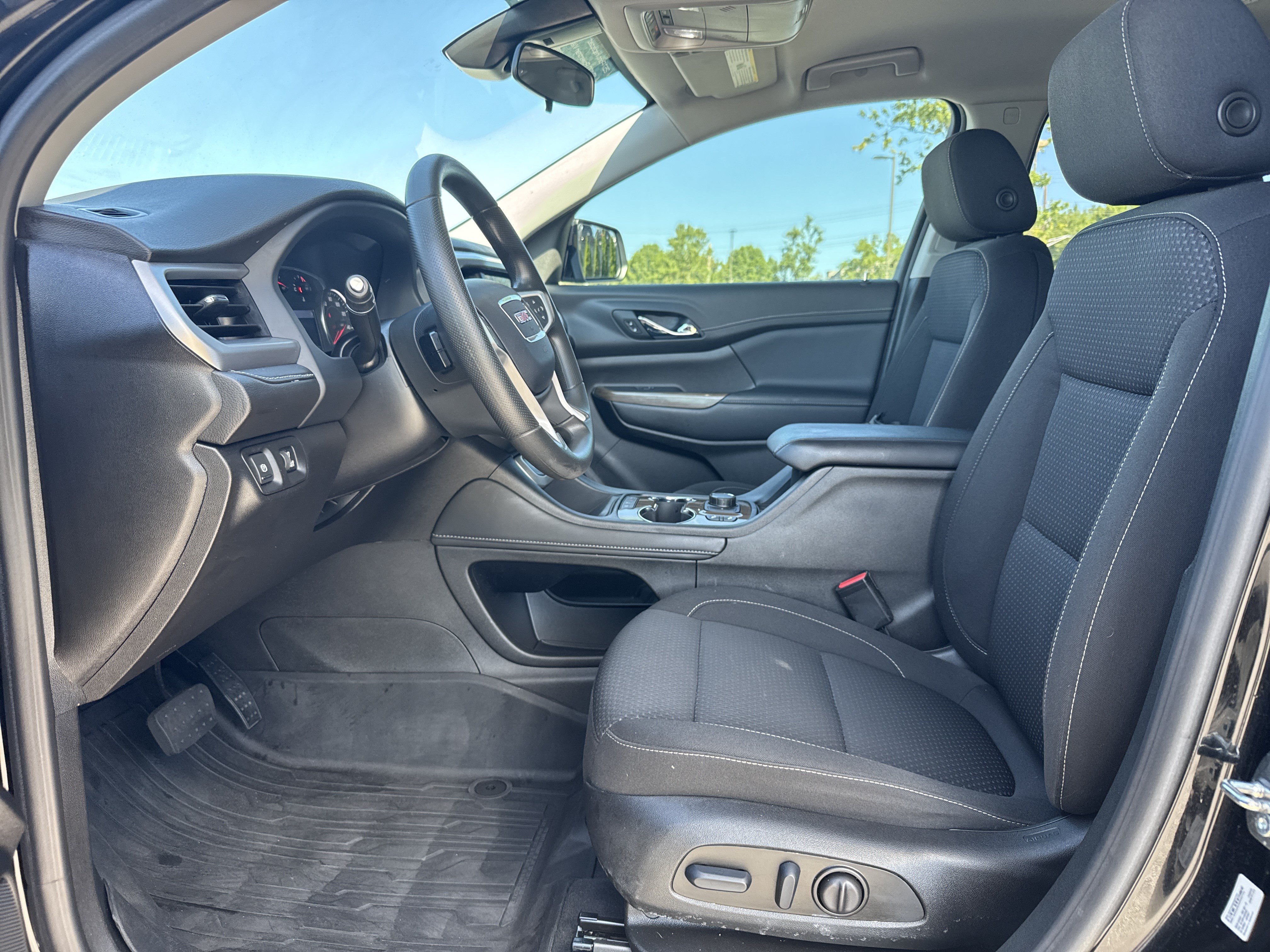 Used 2023 GMC Acadia SLE w/ Driver Convenience Package FWD image 15