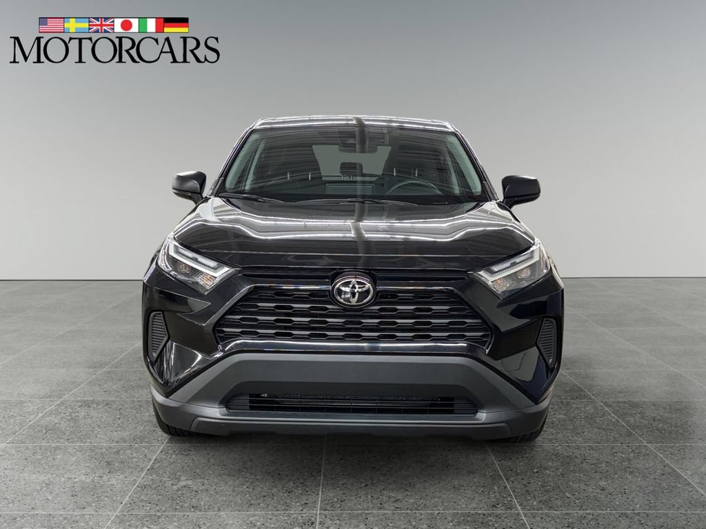 Used 2024 Toyota RAV4 LE AWD/4WD image 8