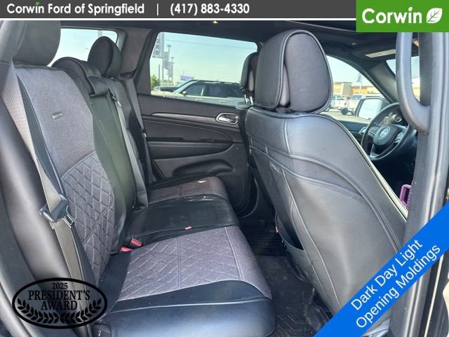 Used 2019 Jeep Grand Cherokee Laredo AWD/4WD image 15