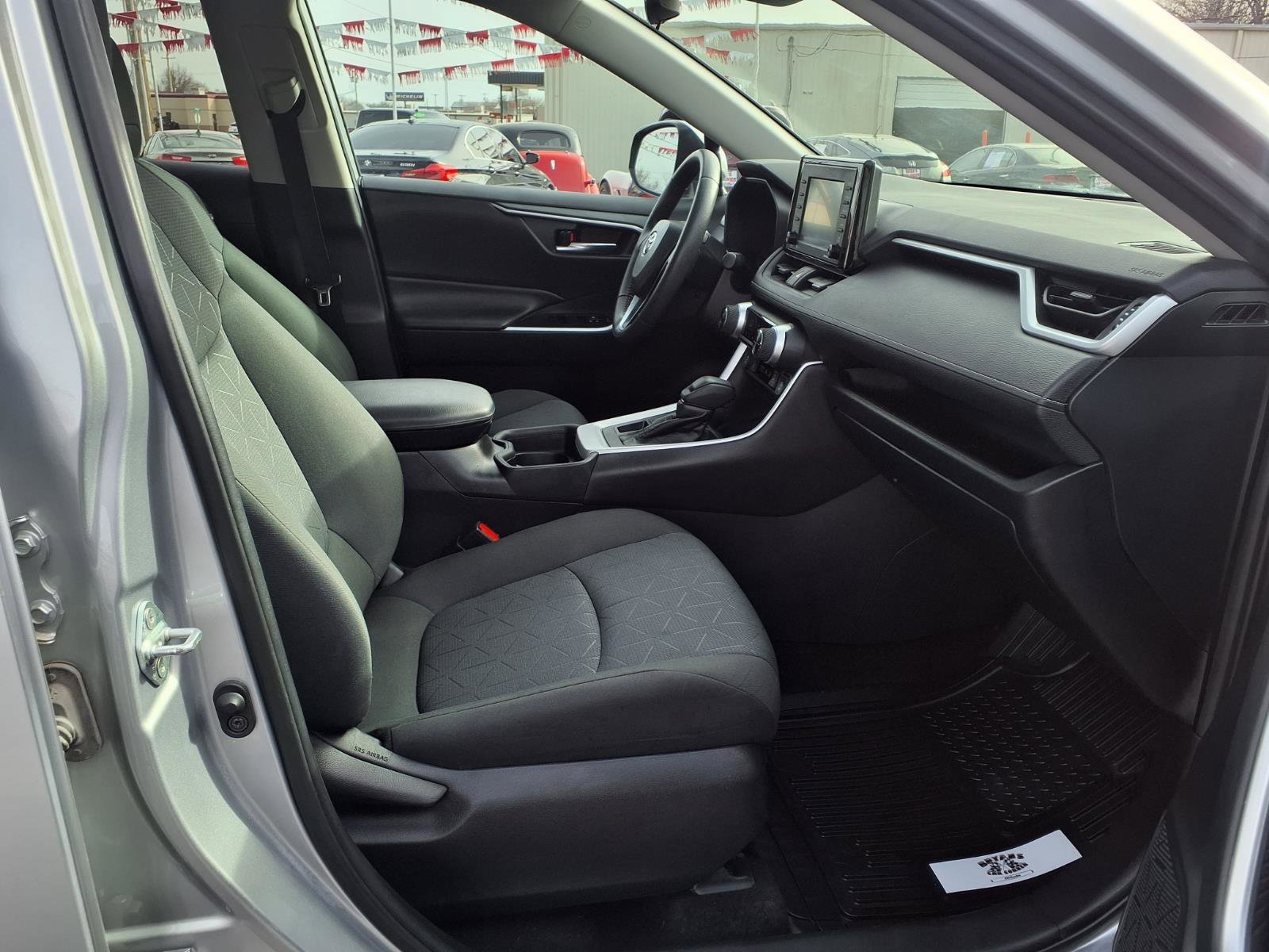 Used 2021 Toyota RAV4 XLE w/ Convenience Package image 18