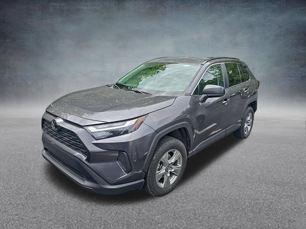 Used 2025 Toyota RAV4 LE AWD/4WD image 3