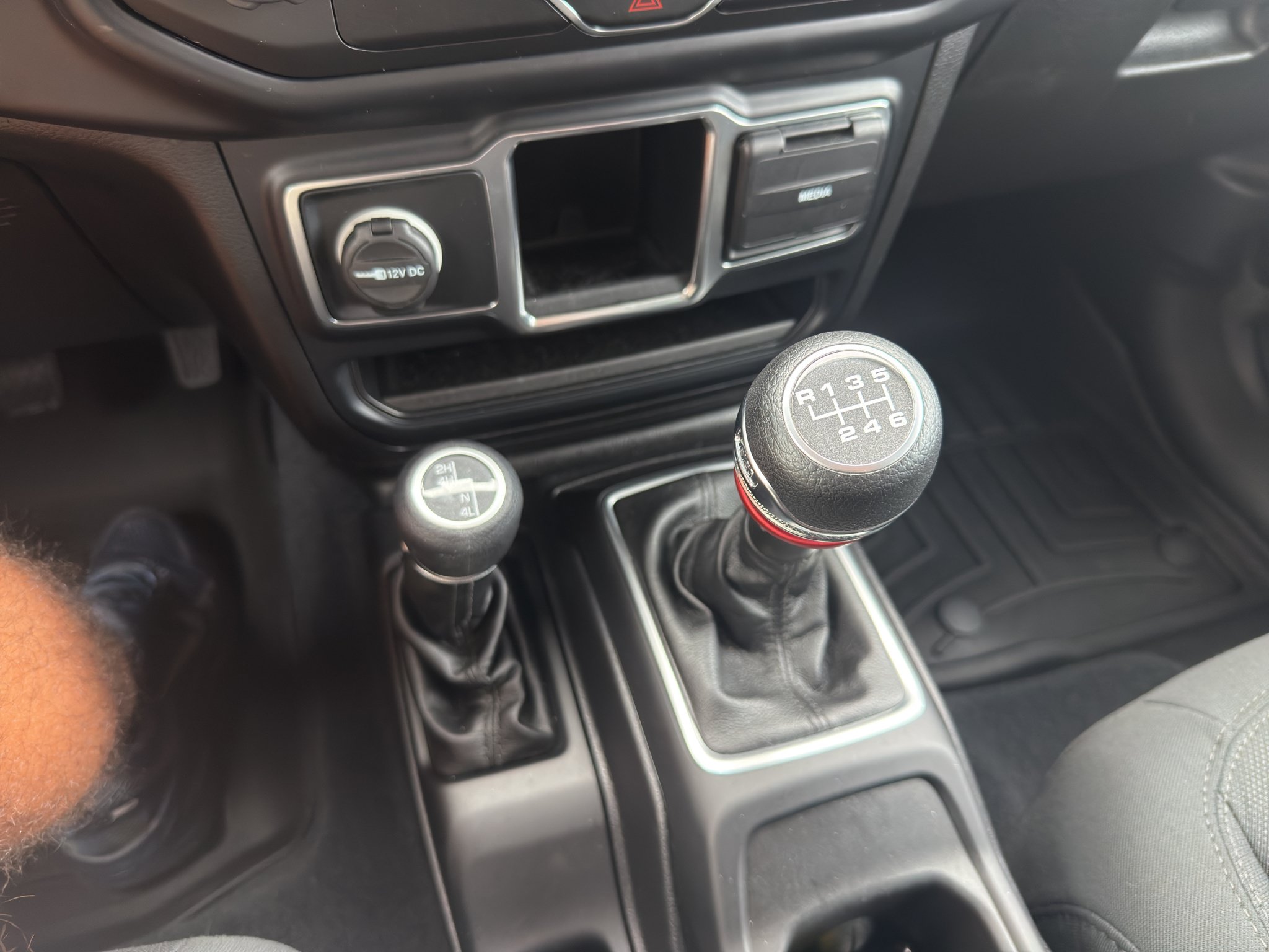 Used 2019 Jeep Wrangler Sport AWD/4WD image 23