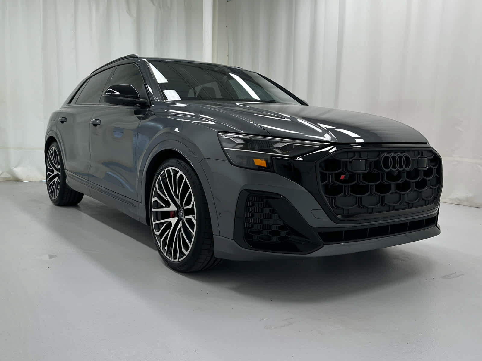 Used 2026 Audi SQ8 Prestige AWD/4WD image 2