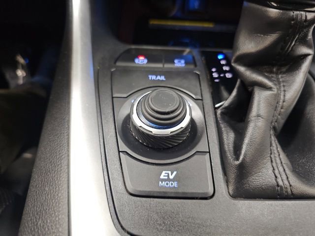 Used 2020 Toyota RAV4 Limited image 23