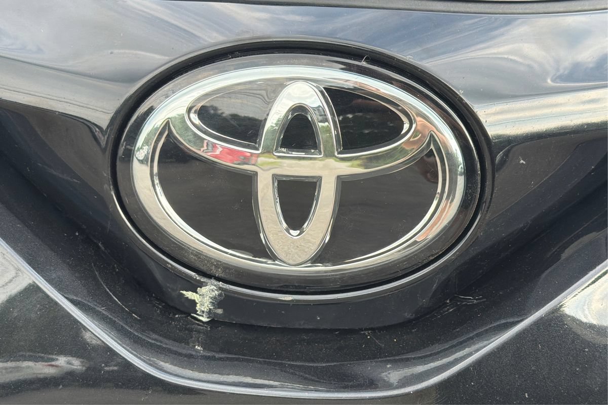 Used 2020 Toyota C-HR XLE FWD image 26