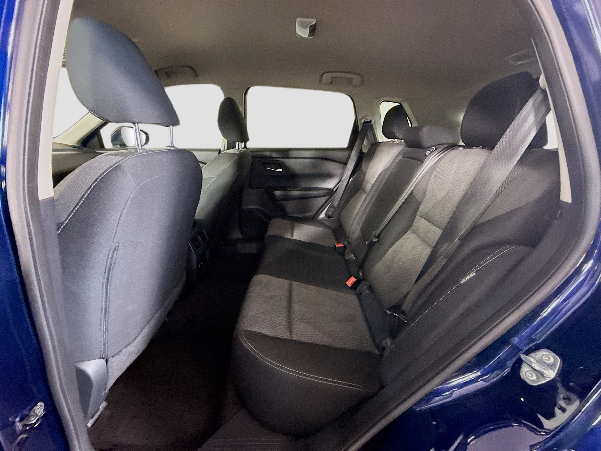 Used 2025 Nissan Rogue SV image 25