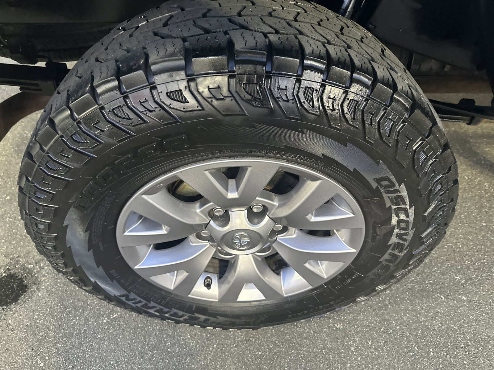 Used 2018 Toyota Tacoma SR5 w/ SR5 Appearance Package (SM) AWD/4WD image 29