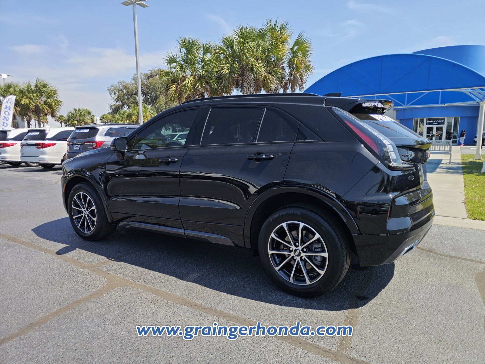 Used 2024 Cadillac XT4 Sport image 3