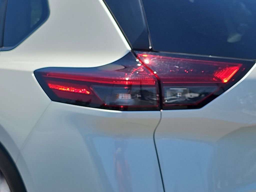Used 2023 Nissan Rogue SV w/ SV Premium B Package FWD image 34