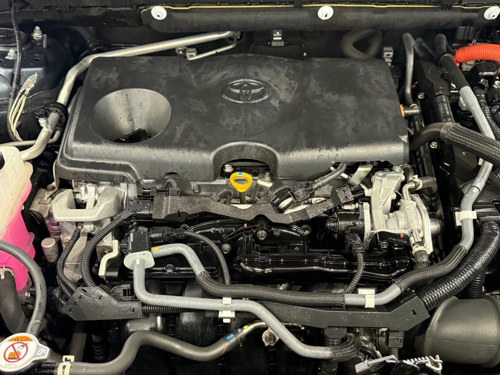 Certified 2021 Toyota Venza LE w/ Carpet Mat Package (TMS) image 33