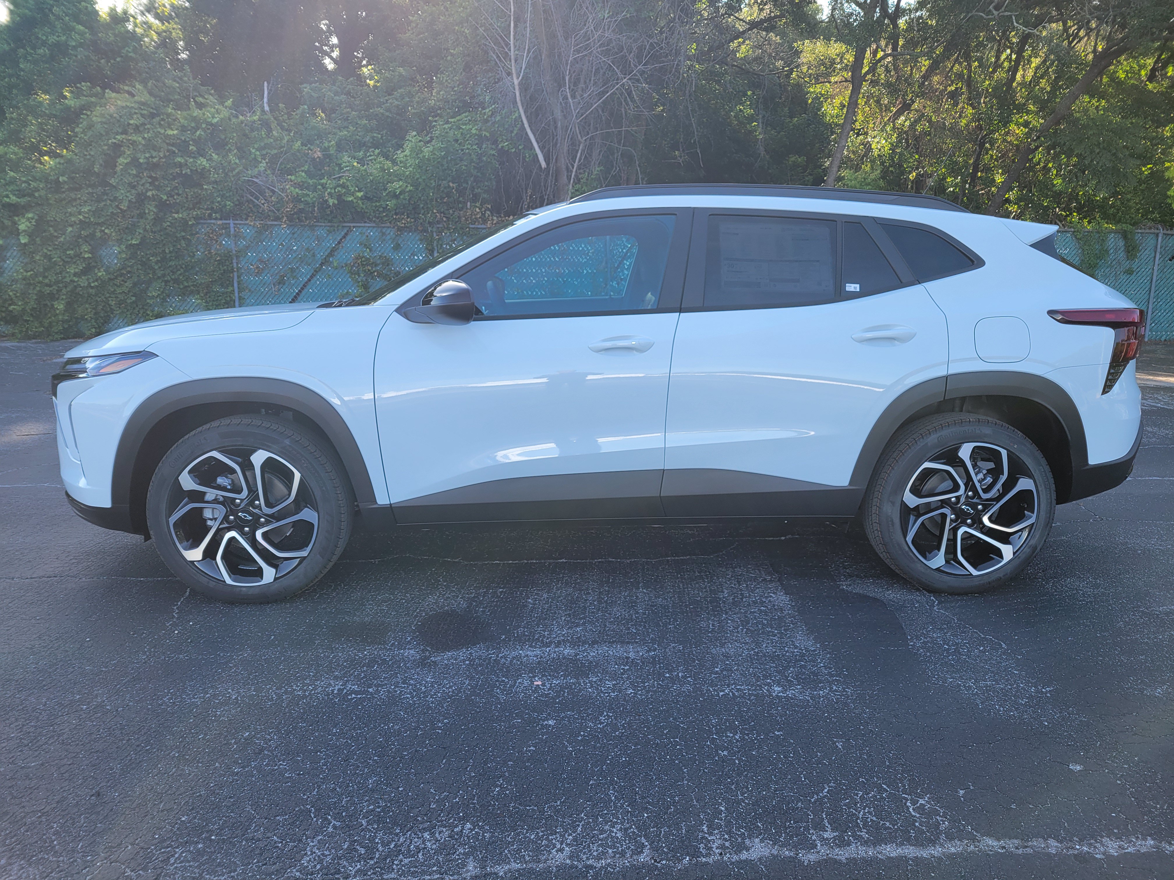 New 2026 Chevrolet Trax RS w/ Sunroof Package FWD image 9