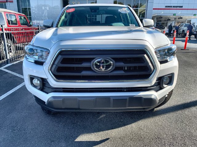 Used 2023 Toyota Tacoma SR5 w/ Technology Package AWD/4WD image 3