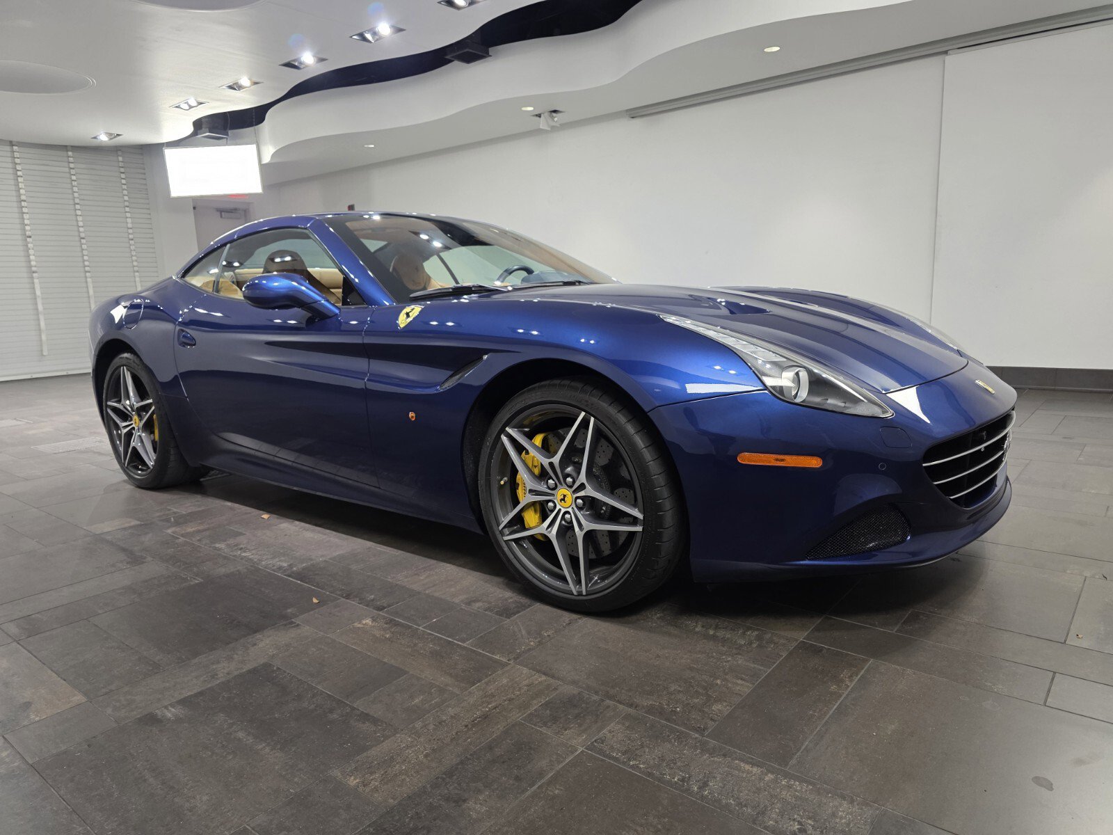 Used 2016 Ferrari California T image 23