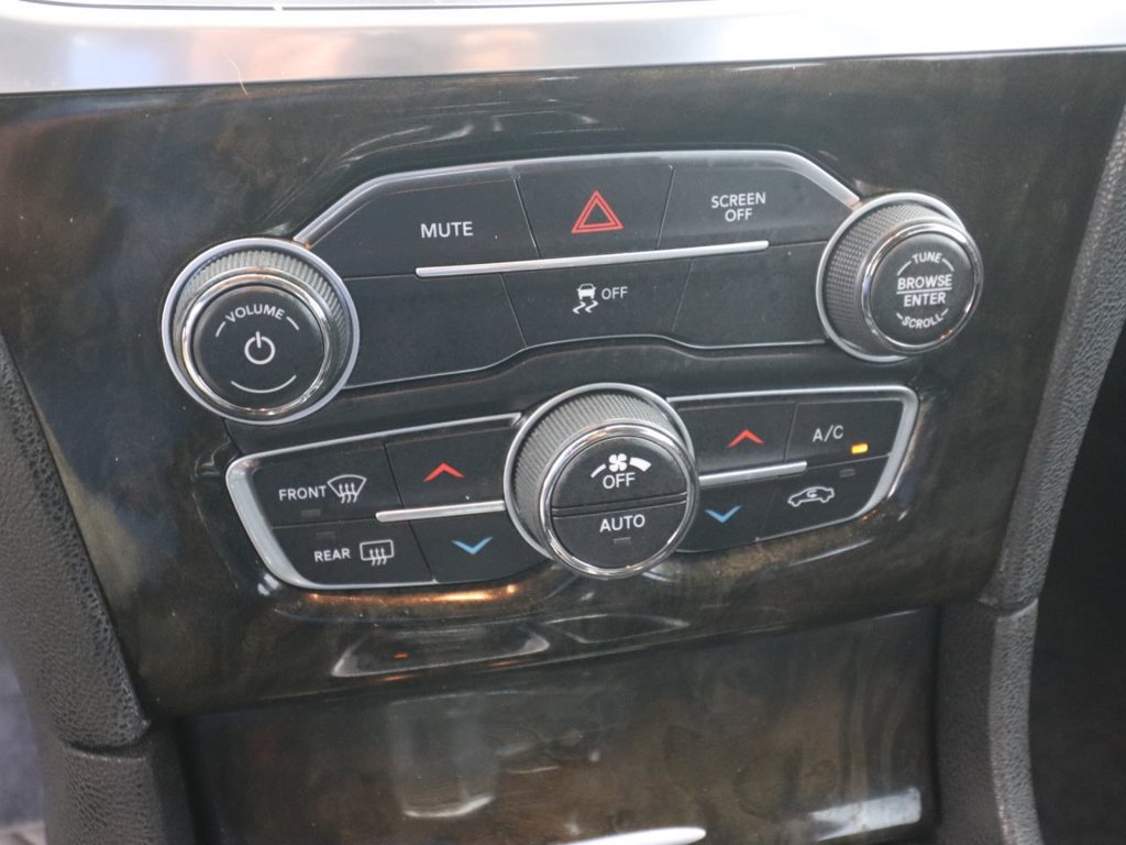 Used 2017 Chrysler 300 C RWD image 22