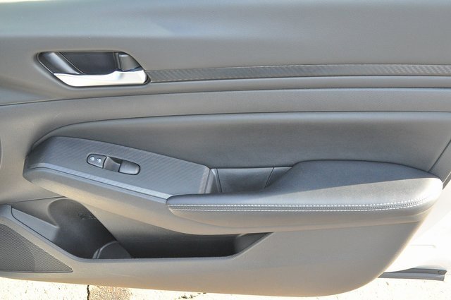 Used 2024 Nissan Altima 2.5 SV image 23