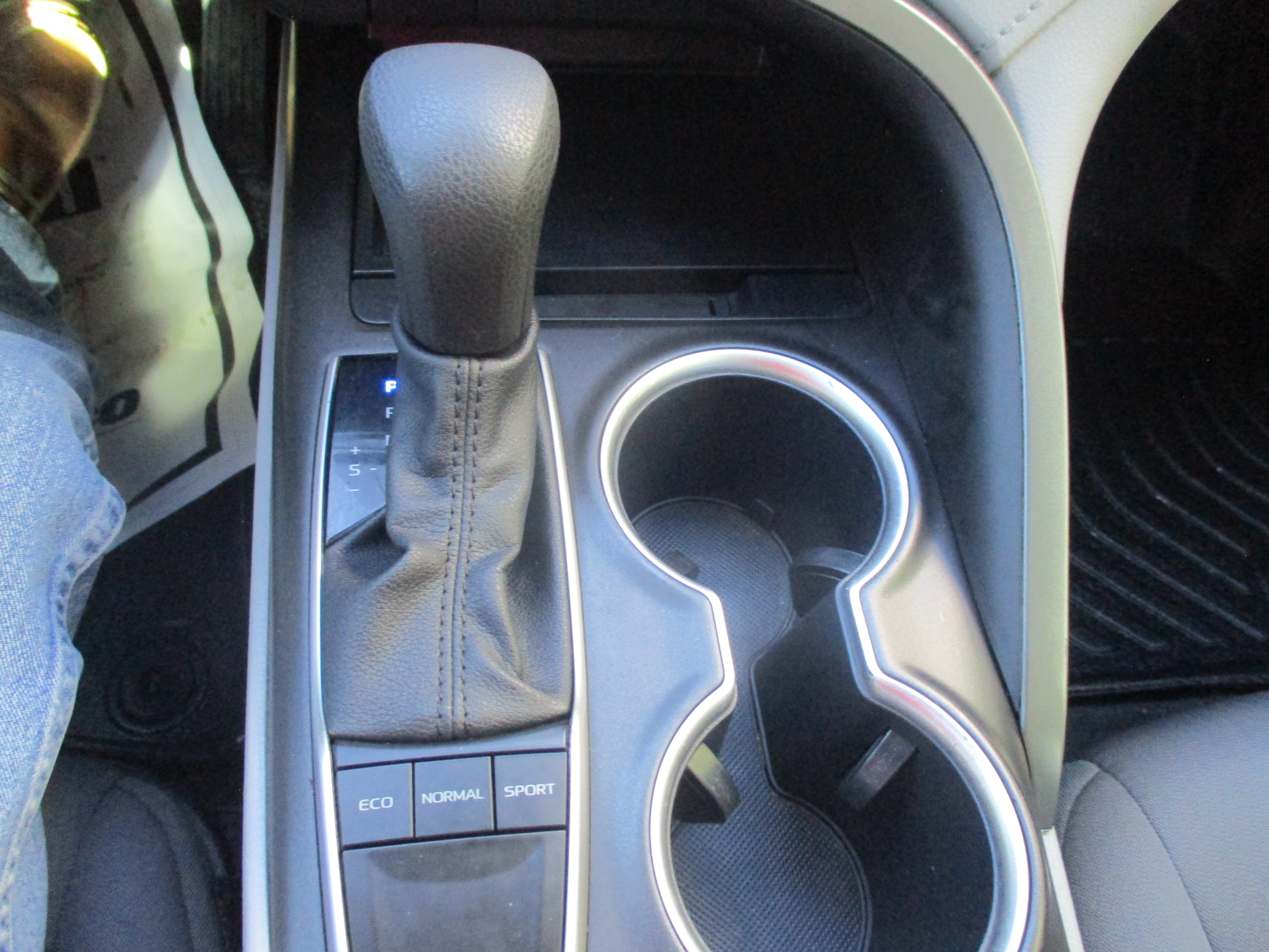 Used 2023 Toyota Camry LE FWD image 8
