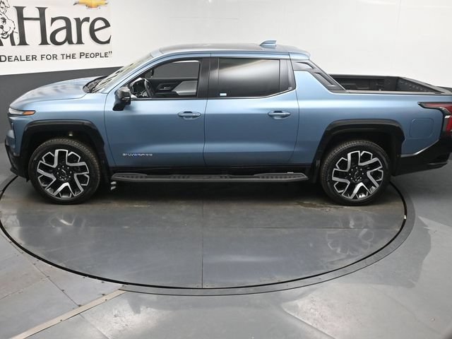 Certified 2025 Chevrolet Silverado EV RST AWD/4WD image 37