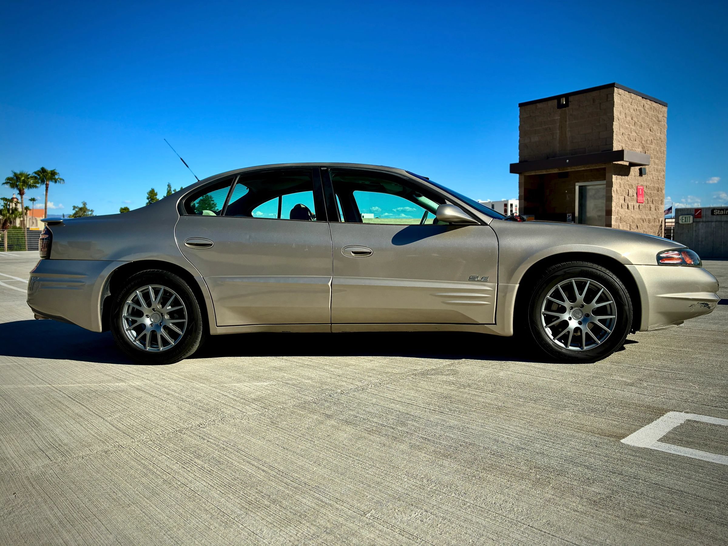 Used 2003 Pontiac Bonneville SLE FWD image 15