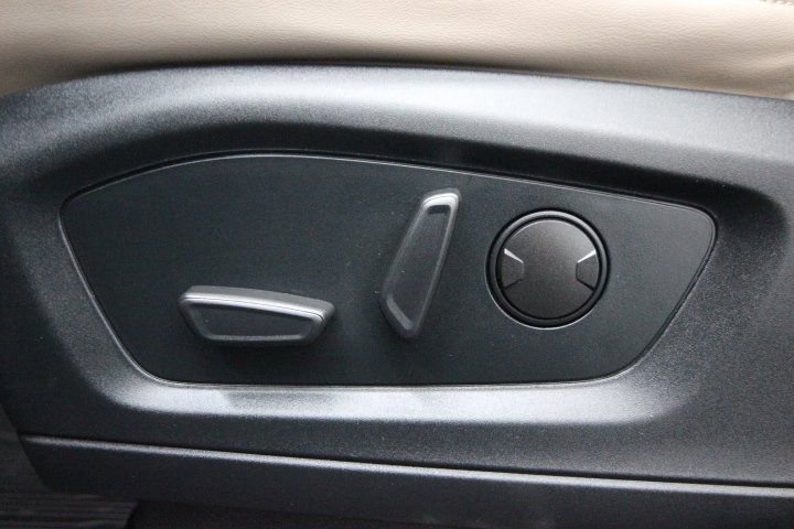 Used 2022 Ford Explorer XLT w/ Equipment Group 202A image 14