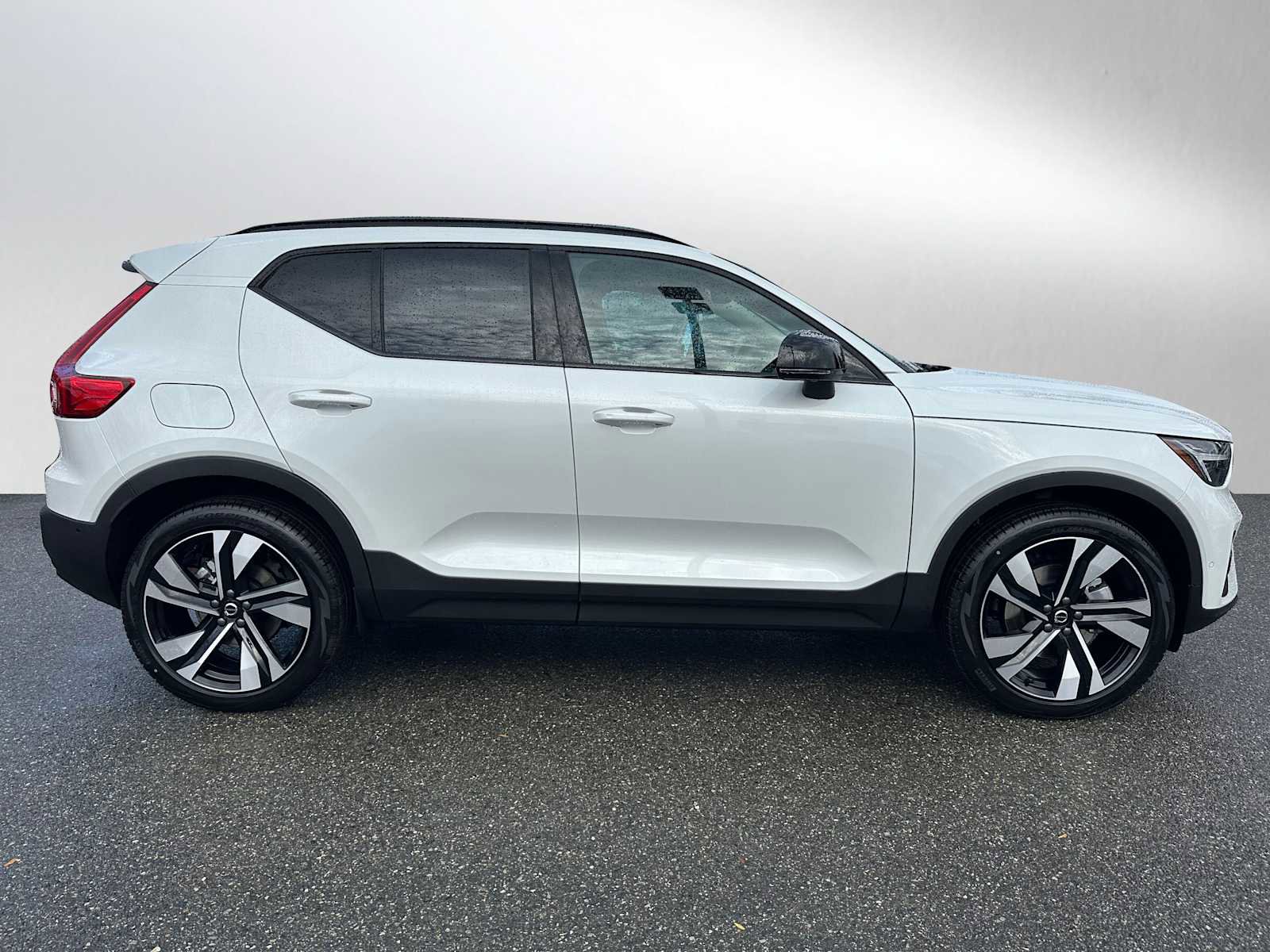 New 2026 Volvo XC40 B5 Ultra w/ Climate Package image 2